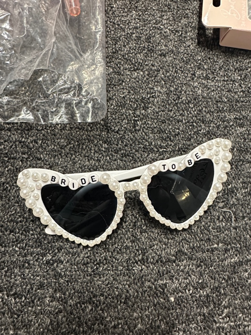 Pearl-Trim 'Bride To Be' Heart Sunglasses - White + Black